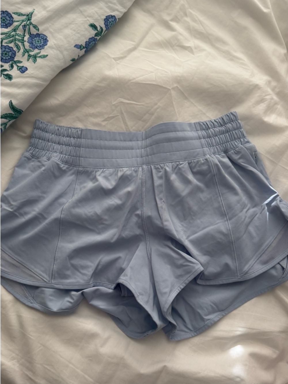 Lululemon Hotty Hot High Rise 2.5 inch | Size 6 Blue Linen - Picture 3 of 4
